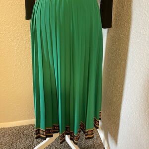 Chaus Green Maxi Pleated A-Line Skirt